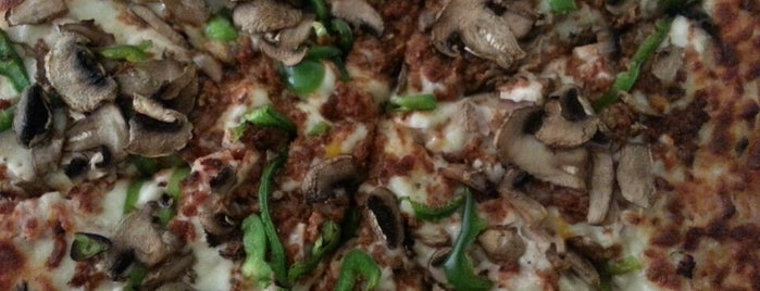 Dar-B-Dar Pizza is one of Posti che sono piaciuti a EHSAN.