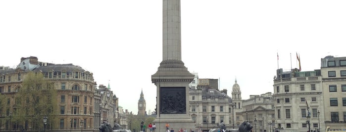 Trafalgar Square is one of londres.