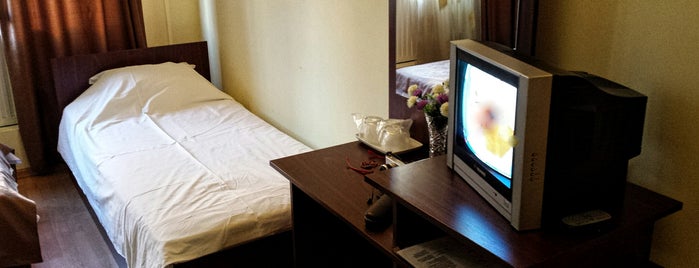 Hotel Dacor is one of Tempat yang Disukai Alina.