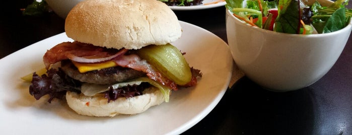 Ellis Gourmet Burger is one of Locais curtidos por Alina.