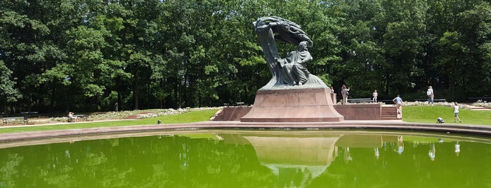 Parque Łazienki is one of Lugares favoritos de Alina.
