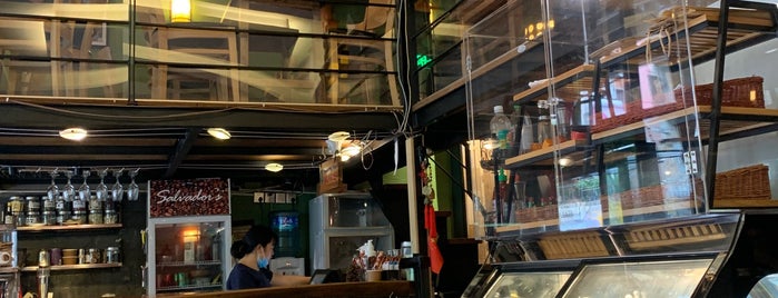 Salvador's Coffee House is one of kunming.