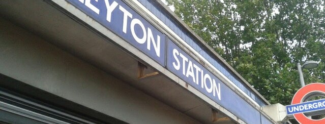 Estación de Metro Leyton is one of plutone.
