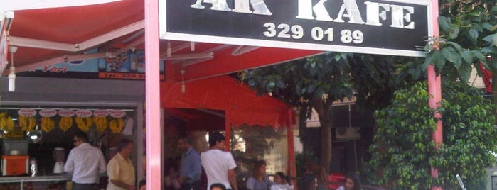 Ak Kafe is one of สถานที่ที่ Zafer ถูกใจ.