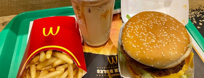 McDonald's is one of Orte, die Hideo gefallen.