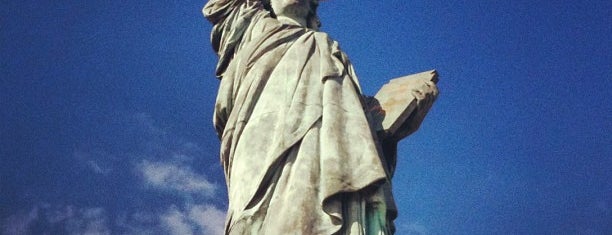 Statue of Liberty is one of Levi & Lauren.
