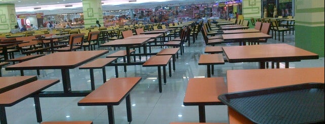 999 Mall Food Court is one of Locais curtidos por Shank.