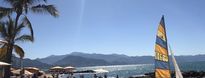 Westin Resort Beach is one of Ale'nin Beğendiği Mekanlar.