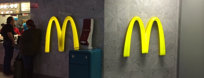 McDonald's is one of Orte, die Andrew gefallen.