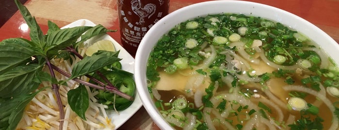The Pho is one of Lugares favoritos de Aaron.