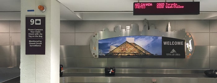 Baggage Claim is one of Lugares favoritos de Christopher.