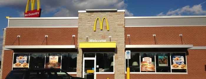McDonald's is one of สถานที่ที่ Jackie ถูกใจ.