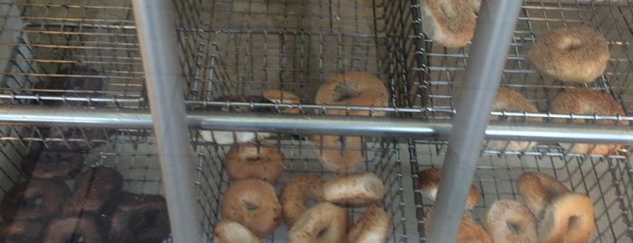 D'Alessio's Bagels is one of Lizzie 님이 좋아한 장소.