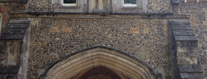 Winchester College is one of Orte, die Carl gefallen.