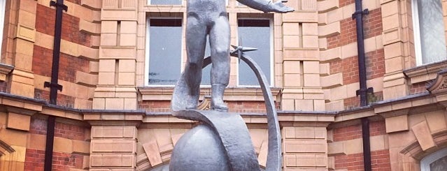Yuri Gagarin Statue is one of Tempat yang Disukai Plwm.