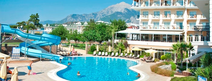 L'Oceanica Beach Resort Hotel is one of Adem : понравившиеся места.