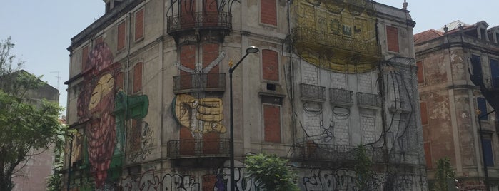 Graffiti Os Gemeos is one of Lisboa.