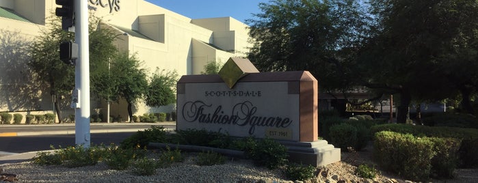 Scottsdale Fashion Square is one of Orte, die Vasundhara gefallen.