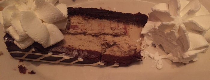 The Cheesecake Factory is one of Posti che sono piaciuti a Vasundhara.