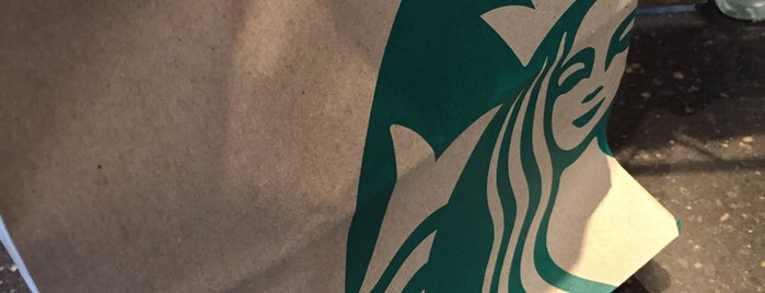 Starbucks is one of Tempat yang Disukai Vasundhara.