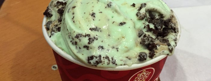 Cold Stone Creamery is one of Vasundharaさんのお気に入りスポット.