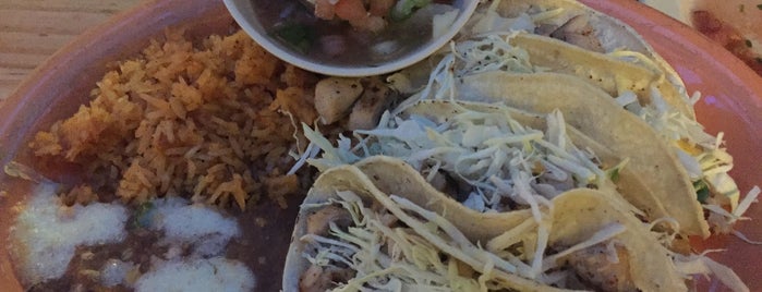 Los Olivos Mexican Patio is one of Vasundharaさんのお気に入りスポット.