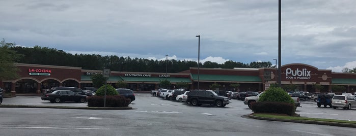 Brookstone Village Shopping Center is one of Johnさんのお気に入りスポット.