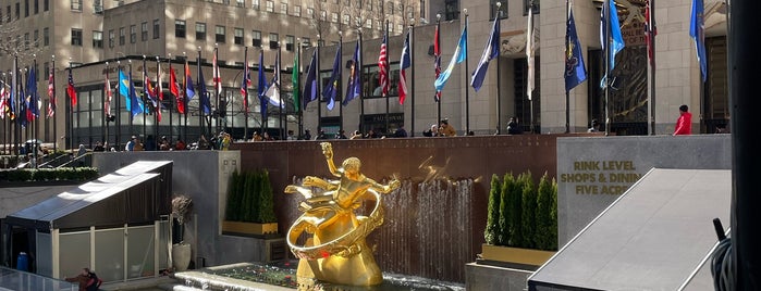 Rockefeller Plaza is one of Augustoさんのお気に入りスポット.