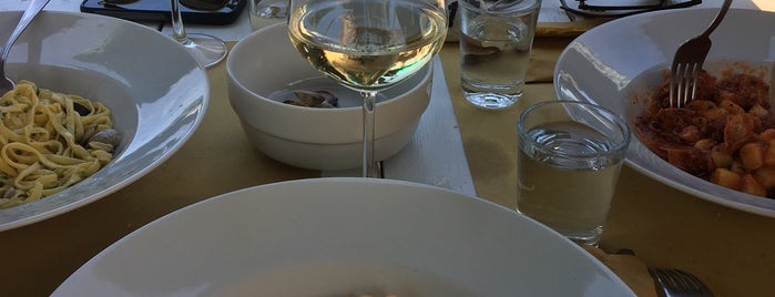 Mar'aviglia is one of Pesaro to eat&drink.