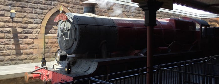 Hogwarts Express – Hogsmeade Station is one of Lugares favoritos de Noah.