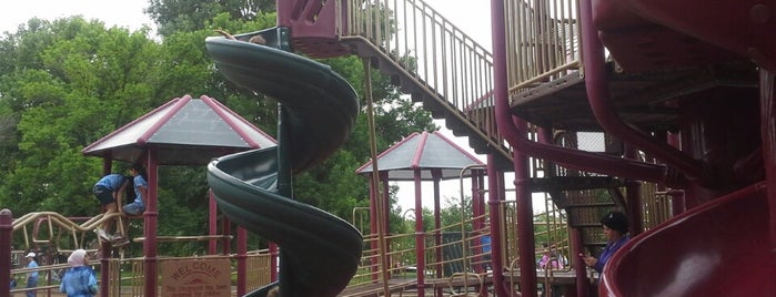 Carondelet Park Playground is one of Lugares favoritos de Jonathan.