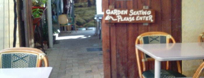 Secret Garden Cafe is one of Orte, die Animz gefallen.