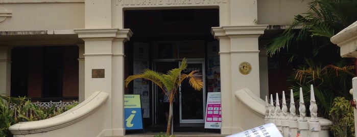 Cairns & Tropical North Visitor Information Centre is one of Mike'nin Kaydettiği Mekanlar.