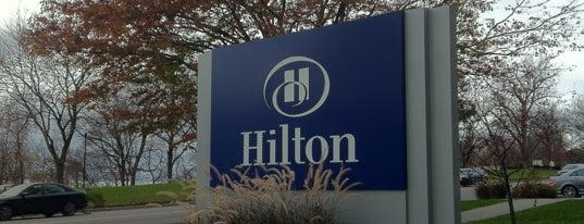 Hilton is one of สถานที่ที่ Annie ถูกใจ.