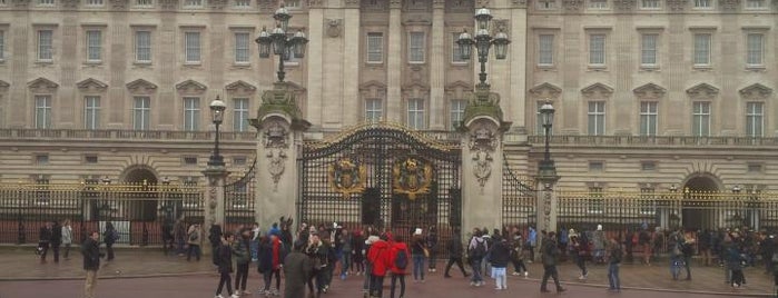 Buckingham Palace is one of Linnea in London.