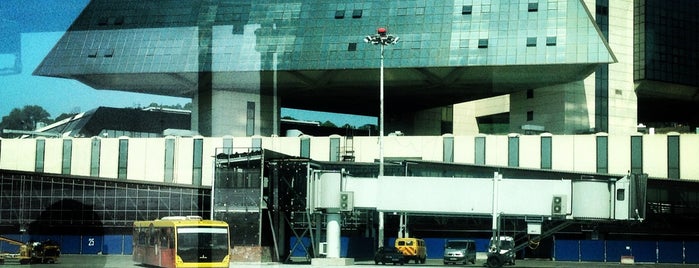 Sochi International Airport (AER) is one of Диана'ın Beğendiği Mekanlar.