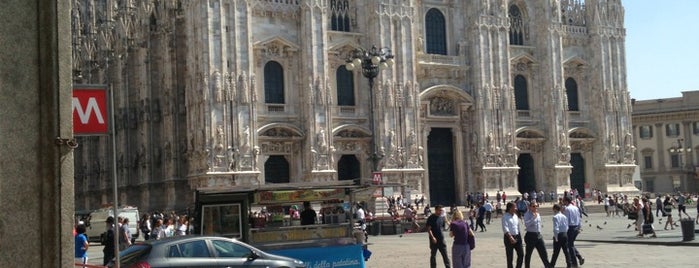 Piazza del Duomo is one of Crowded Places in Italy.