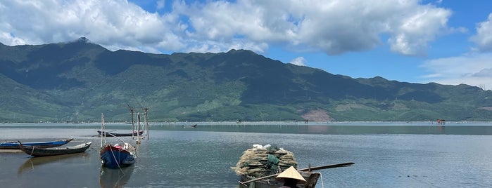 Tam Giang Lagoon is one of Vietnam beaches.