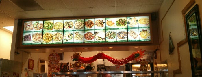 Dragon Chinese Restaurant is one of Lauren : понравившиеся места.