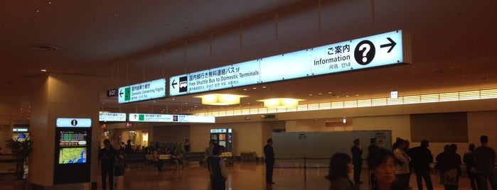 국제선 도착 로비 is one of 東京国際空港 / 羽田空港 (Tokyo International Airport).