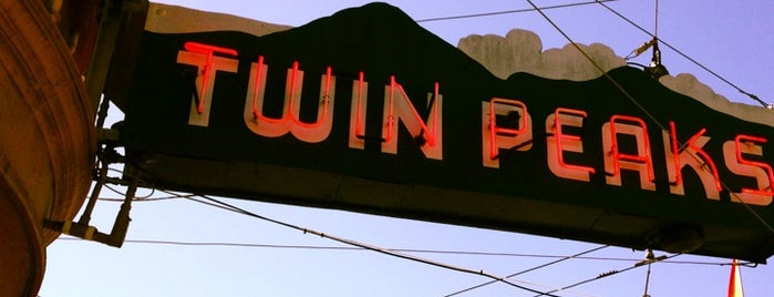 Twin Peaks Tavern is one of vaca/holiday.