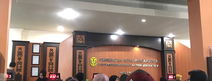 Dinas Kependudukan dan Pencatatan Sipil Kota Banjarmasin is one of Gedung Pemerintahan Banjarmasin.