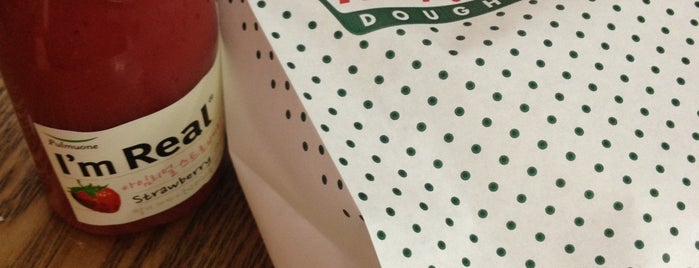 Krispy Kreme Doughnuts is one of 맛집.