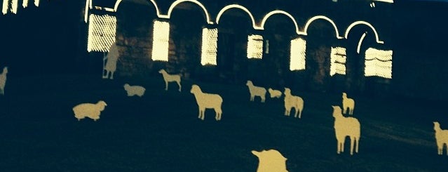 Solar dos Magalhães is one of Lugares favoritos.