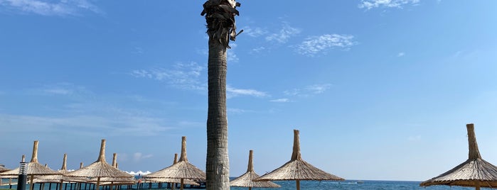 Voyage Sorgun Beach Club is one of Tempat yang Disukai Emre.