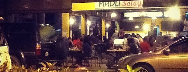 Madli Satay Corner is one of Best hangout place in Miri.