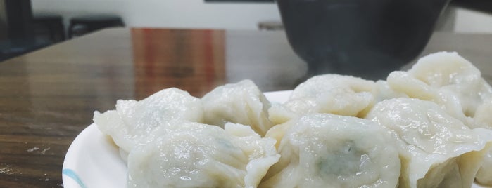陸家手擀皮水餃 is one of 食.
