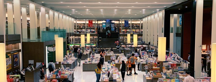 Eslite Bookstore is one of 高雄に行くお.