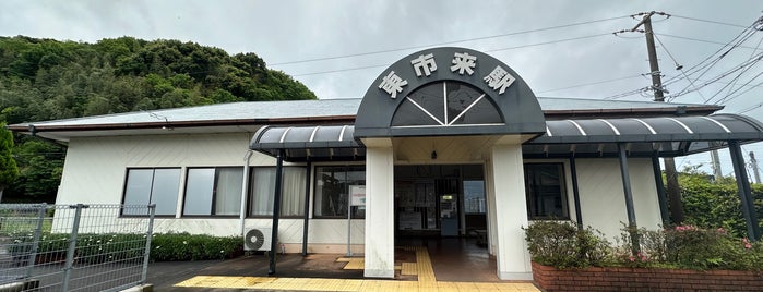 Higashi-Ichiki Station is one of JR鹿児島本線.