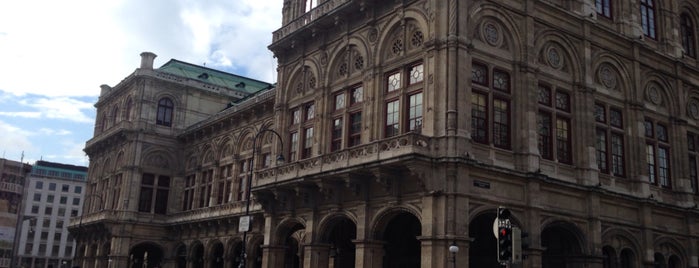 Wiener Staatsoper is one of Tempat yang Disukai Alexandra.